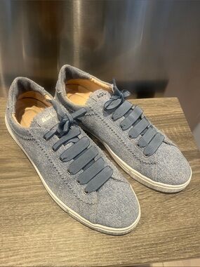 AGL Women’s Light Blue Denim-Style Casual Sneakers SZ 41.5
Fits size 10